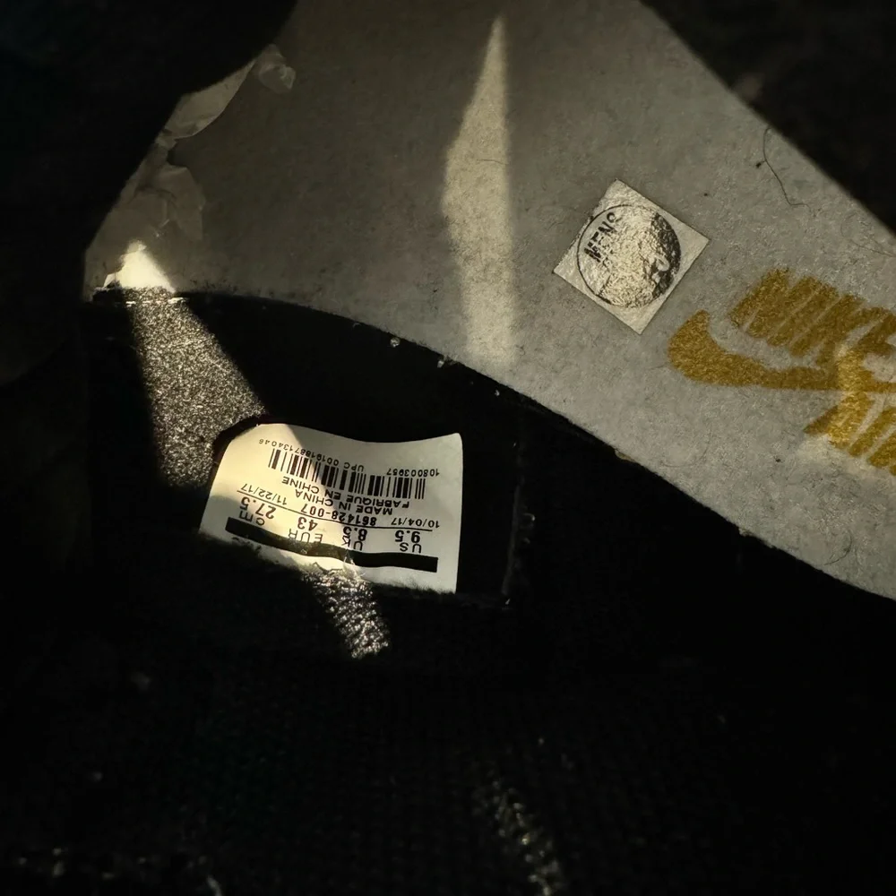 2018 Air Jordan 1 Retro High OG NRG
'Gold Toe' - Picture 7 of 8